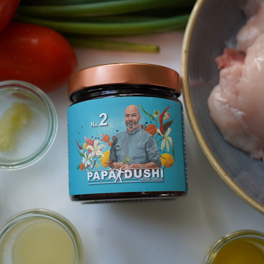 Scharfe Würzmarinade auf Basis von süßer Sojasauce (Ketjap Zoet)